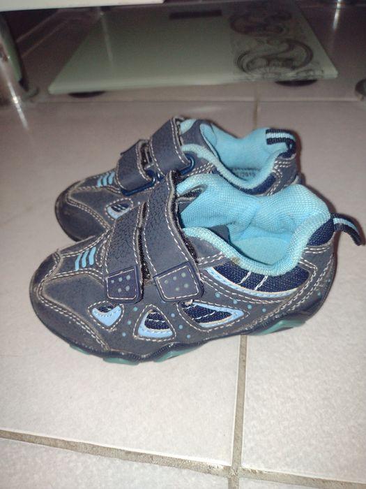 Adidaski sportowe pierwsze buciki chłopięce dla chłopca na wiosnę r 21