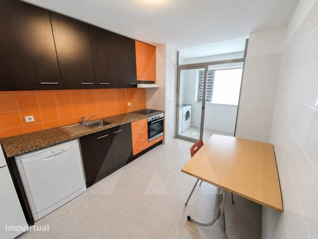 Apartamento T2 com lugar de garagem a 5 Minutos do Glicínias!