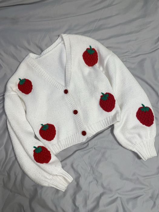 Джемпер кофта в’язана кофтинка трендовий кардиган кофта з полуницями