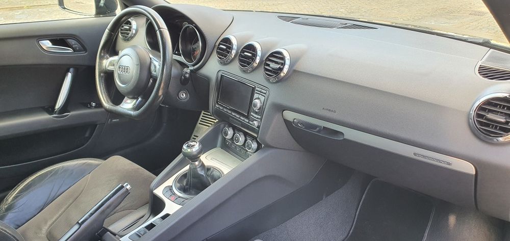 Audi TT Roadster 2.0 TDi quattro S-line