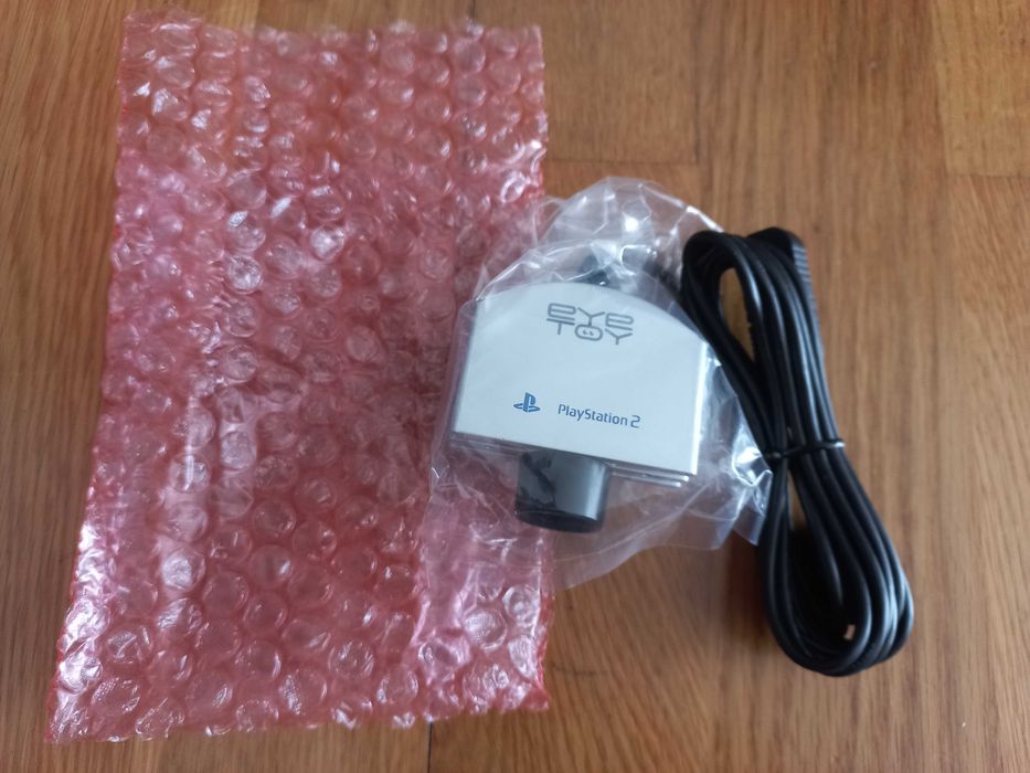 PS2 2 + jogos + comandos Buzz + 2 camara eye toy