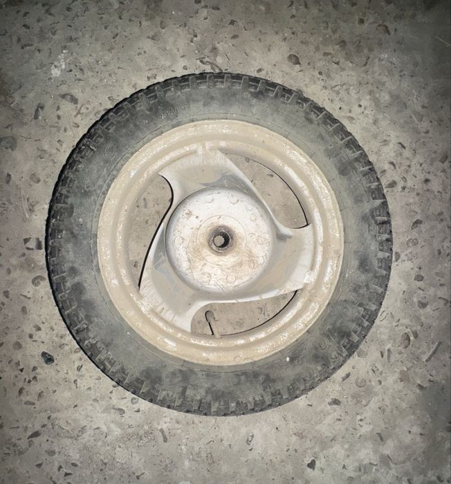 Продам колеса ямаха джог внаявноств переднє та заднє