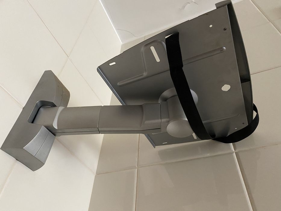 Televisores/suporte antigos a funcionar