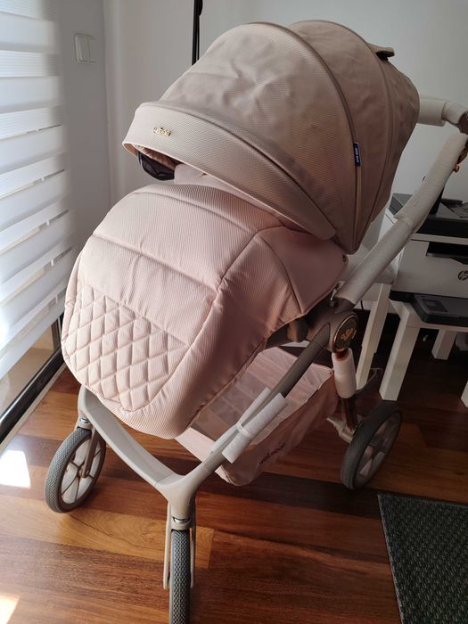 Carrinho de bebê novo