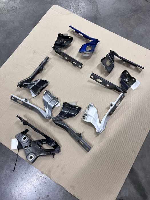 Петлі капота Завіс капота Кронштейн капота Audi A4B8 A4B9 Q5