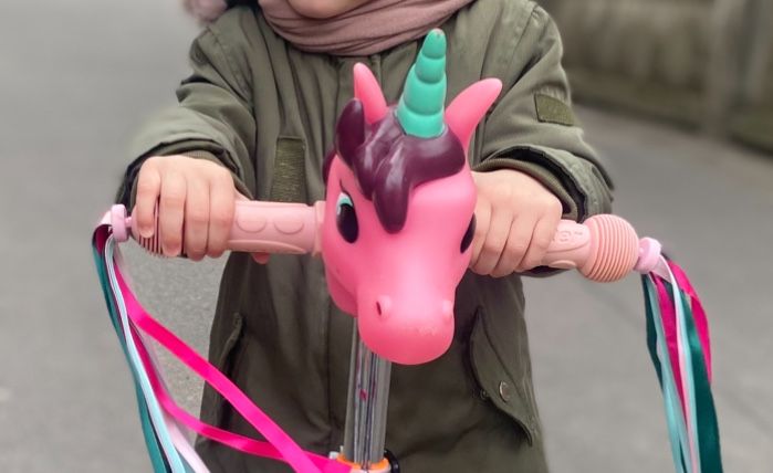 Єдиноріг на самокат