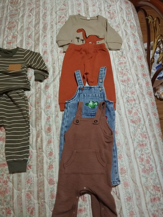 Roupa de bebê dos 3 aos 9 meses .