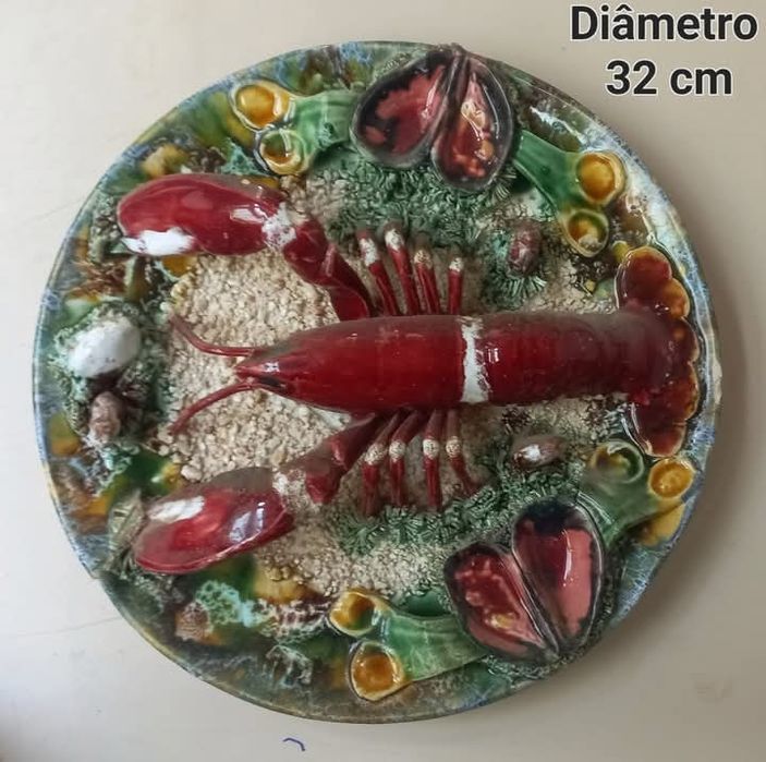 Pratos antigos decorativos.
