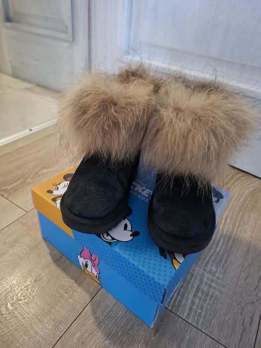 Уги із натураліної замші