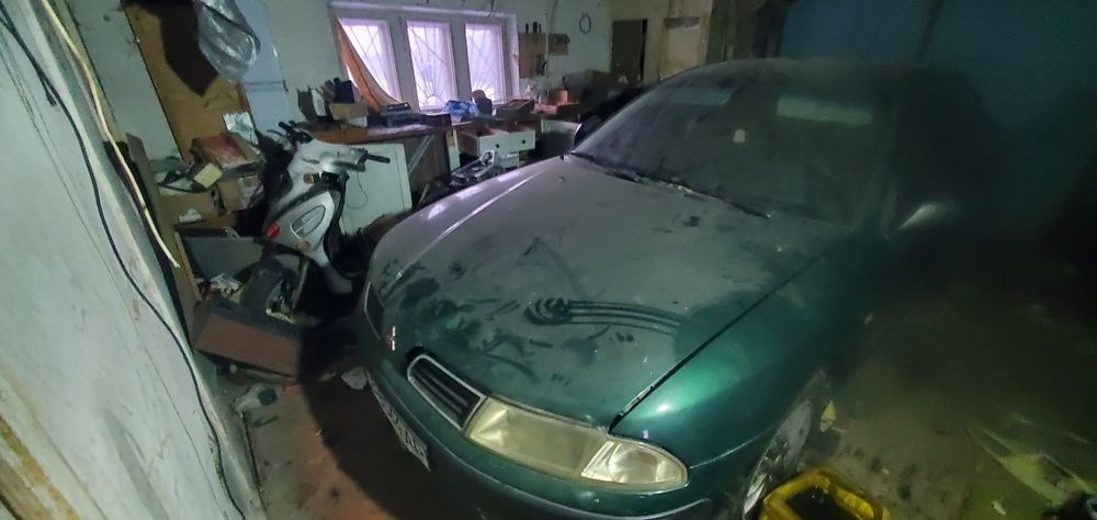 Продам авто Mitsubishi Carisma