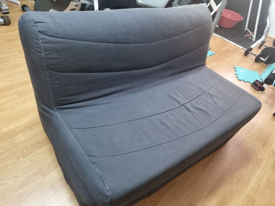 Sofás camas - 1 preto e 1 vermelho    preço 110 euros cada um