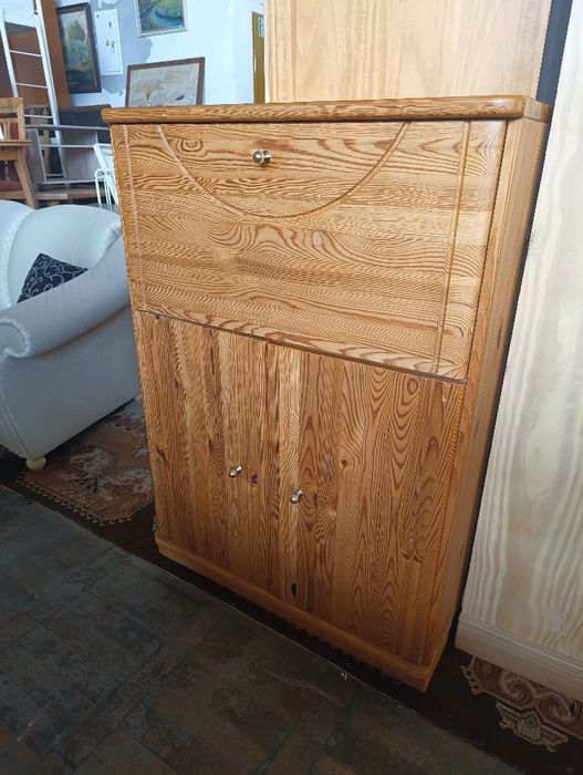 Rezerwacja! Drewniana wysoka komoda z barkiem