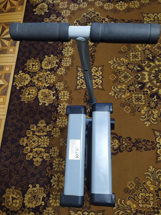 Спортивный домашний тренажёр для тренировки мышц ног дома