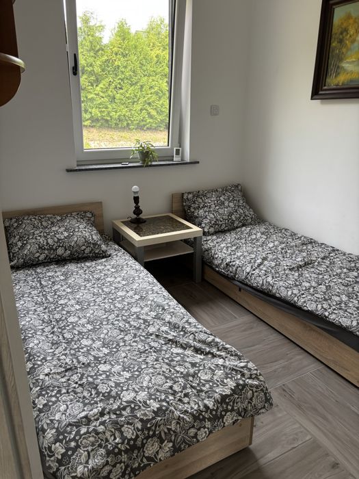 wynajem domku nad jeziorem z plażą i pomostem