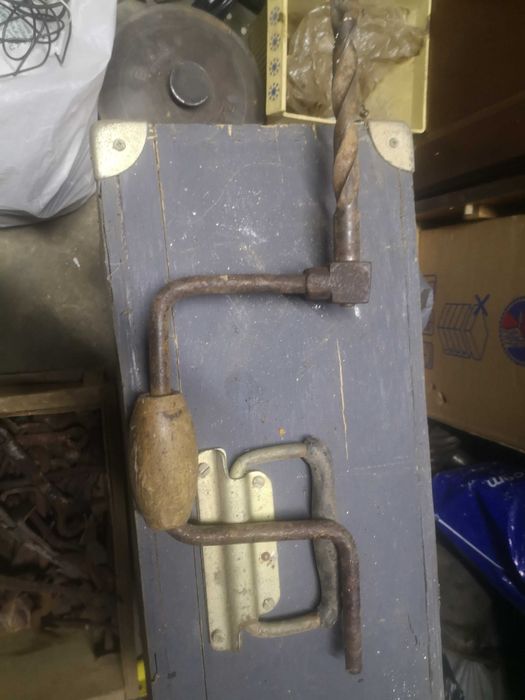 ручний інструмент коловорот теслярський давній