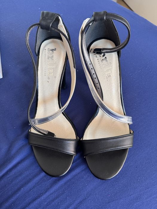 Buty na obcasie sandałki