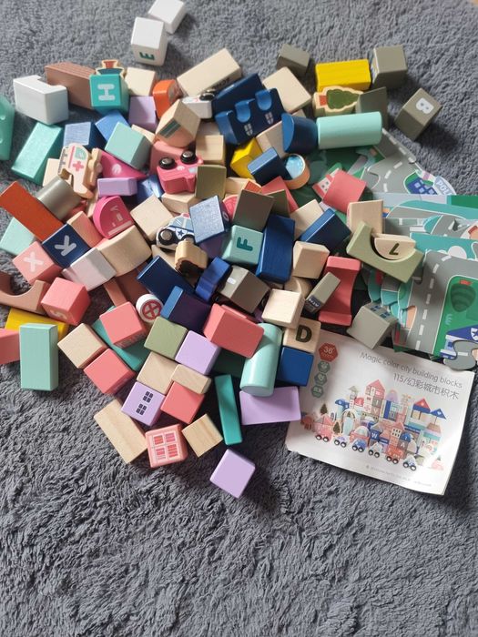 Klocki drewniane miasto puzzle autka jak nowe