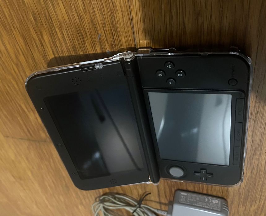 Nintendo 3DS XL NOVA com extras e jogo.