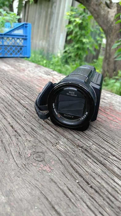 Відеокамера Sony FDR-AX33