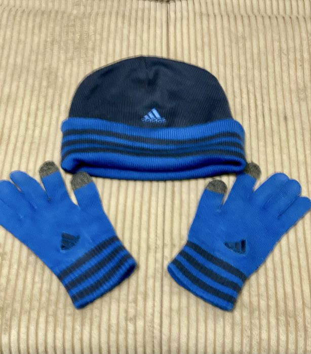 Набор шапка и перчатки adidas оригинал, QR код бьется