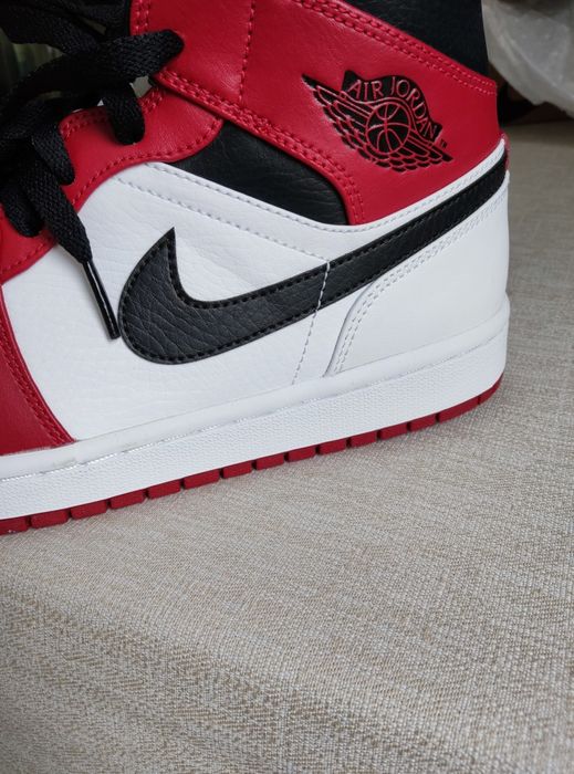 Air Jordan 1 Chicago Mid