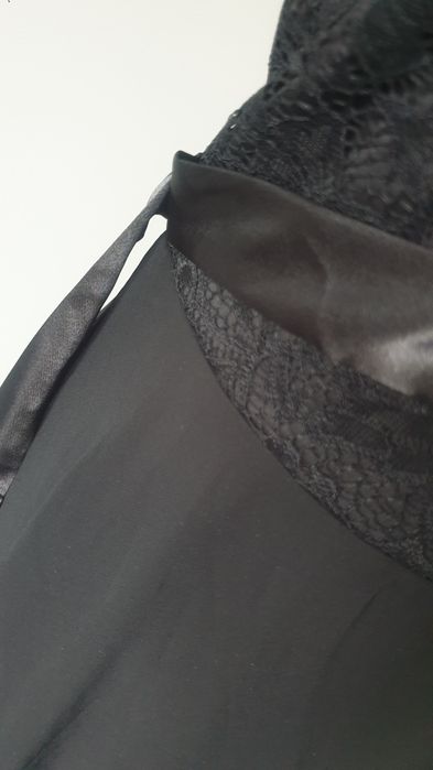 Czarna sukienka rozkloszowana M