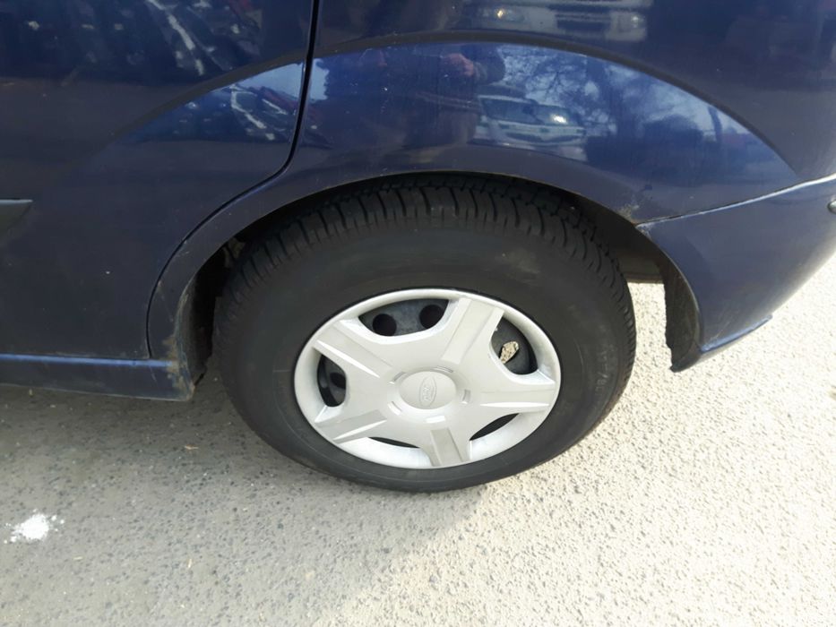 Ford Fokus 1,6 B 04 r Lampy przednie , tył ,szyby ,lusterka i inne