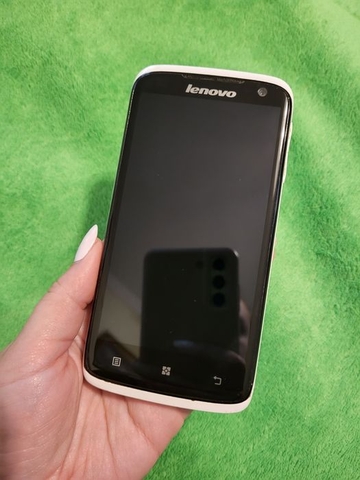 Телефон Lenovo S820