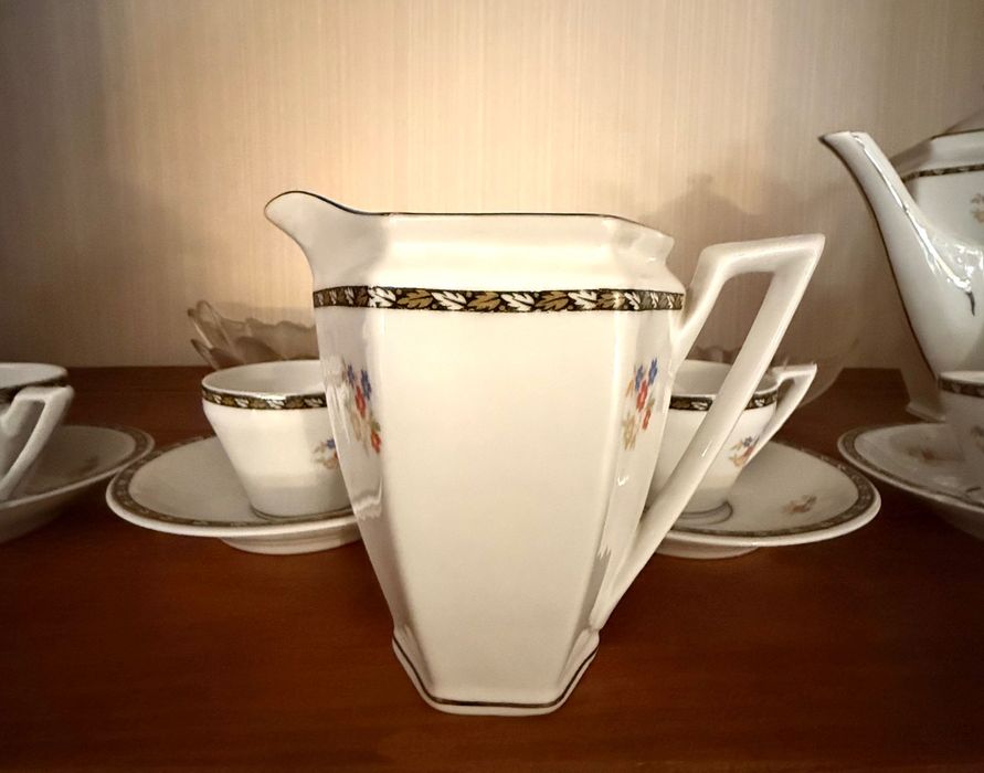 Serviço de café de 1922 a 1947 da Vista Alegre com 7 chávenas