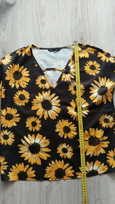 Bluzka w kwiaty, słoneczniki