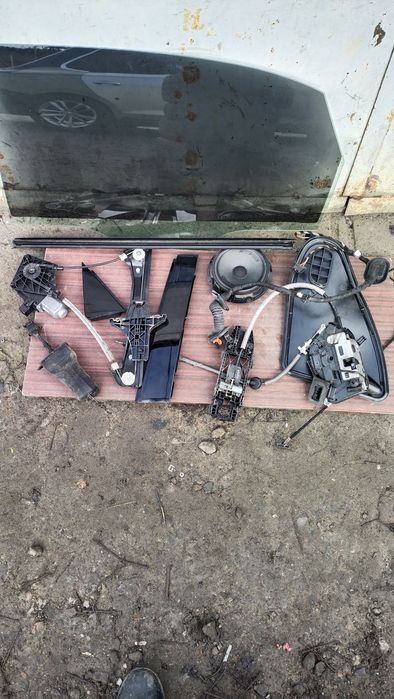 Продам внутрішній комплект з дверки Пассат б9 USA.