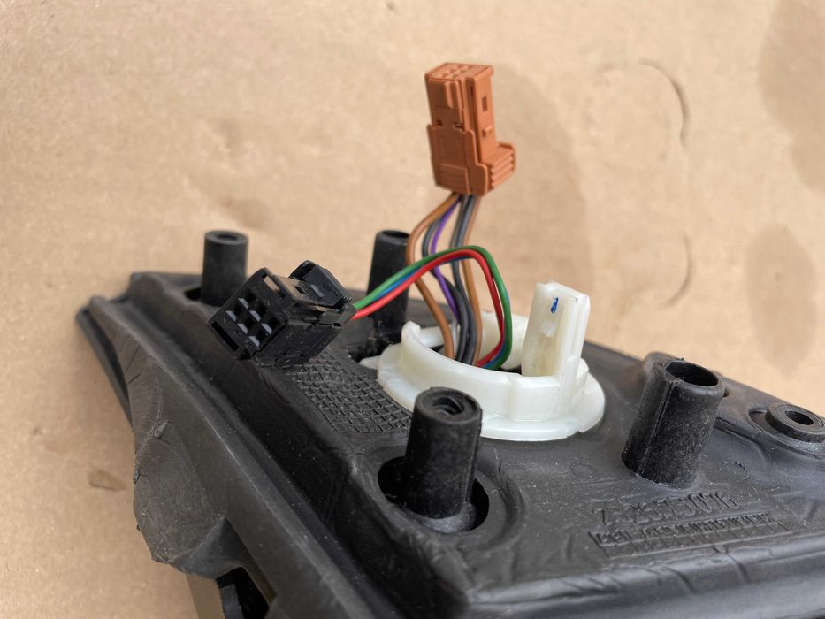 Lusterko prawe składane 9pin   Berlingo Partner III