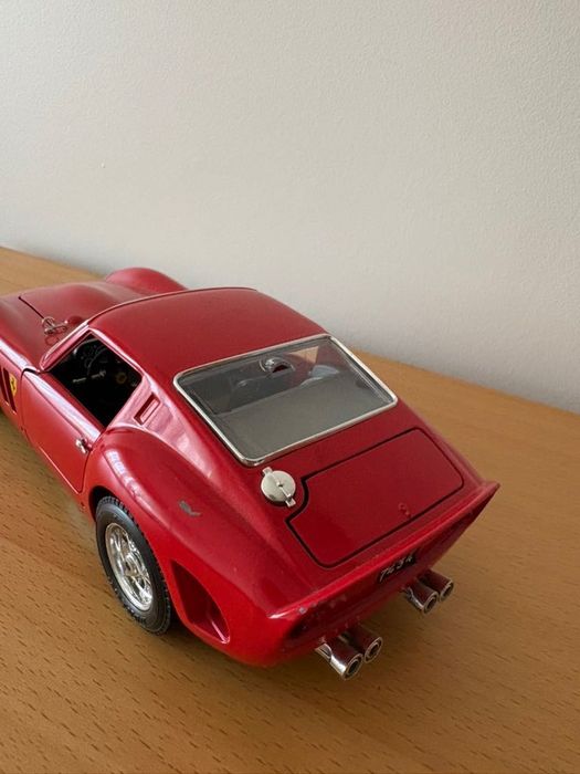 Carro Ferrari GTO miniatura