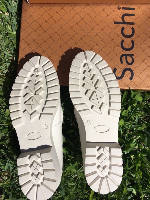 Sapatos brancos bege SACCHI 38