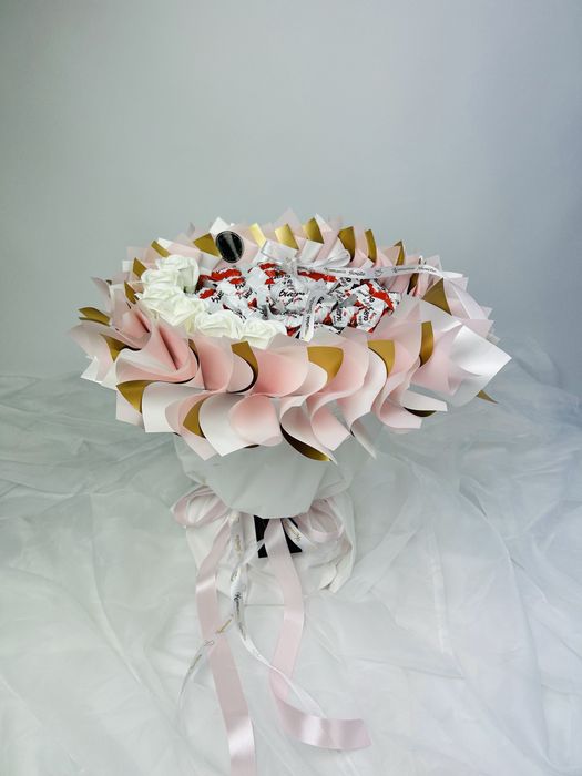 Bukiet slodkosci duzy prezent na pierwsza komunie swieta