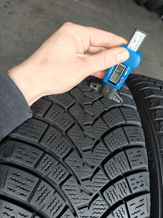 Шини r18 235/55 104Т всесезонні Falken з американського авто, добрий стан