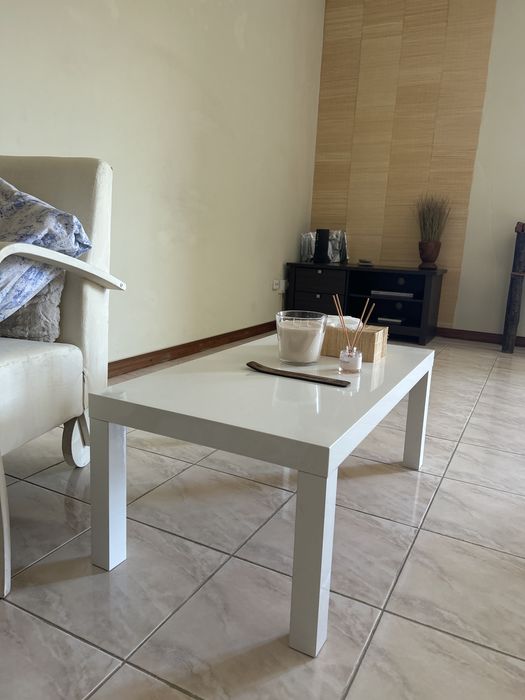 Conjunto de sala: mesa de jantar com 6 cadeiras (160x90cm) , mesa de centro(90x50cm), mesa pequena