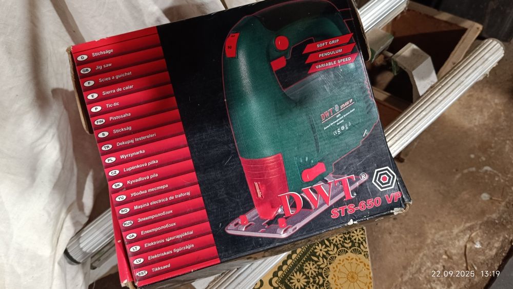 Електролобзик DWT