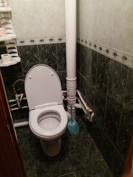 Девушке комната  сбалконом подключ-5мин м.Осокорки безхозяев актуально звоните