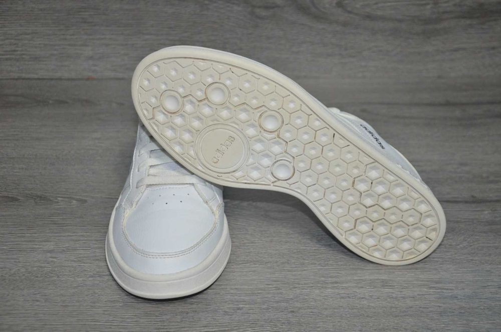 Продам кросівки Фірма Adidas Breaknet Sneakers.