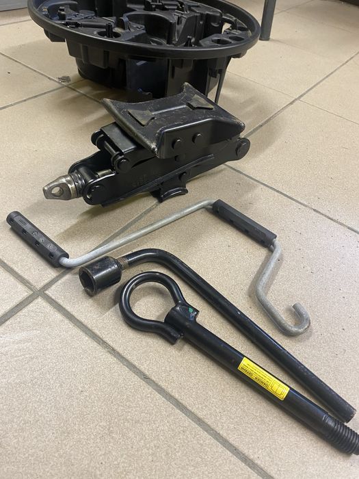 Домкрат Renault clio 8200122487