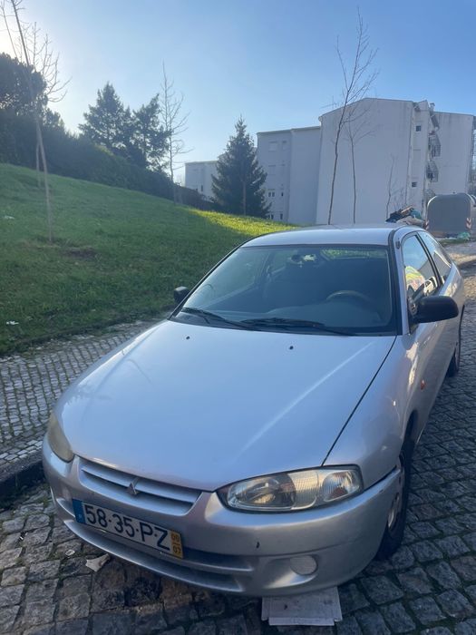 Automóvel carro ano 2000