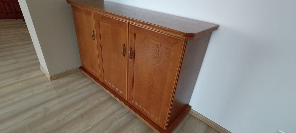 Komoda 3-drzwiowa z półkami
