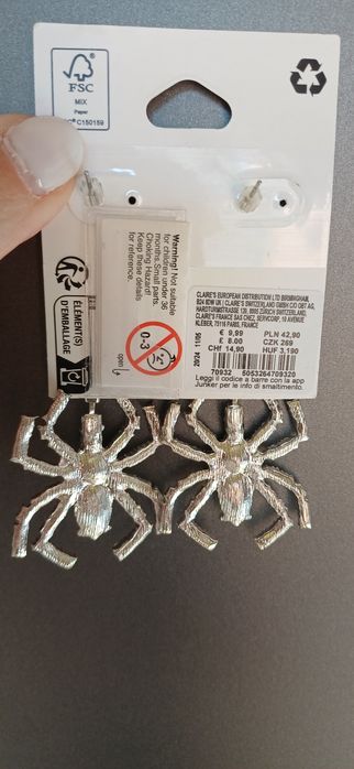 Brincos com pedras e aranha Claire's
