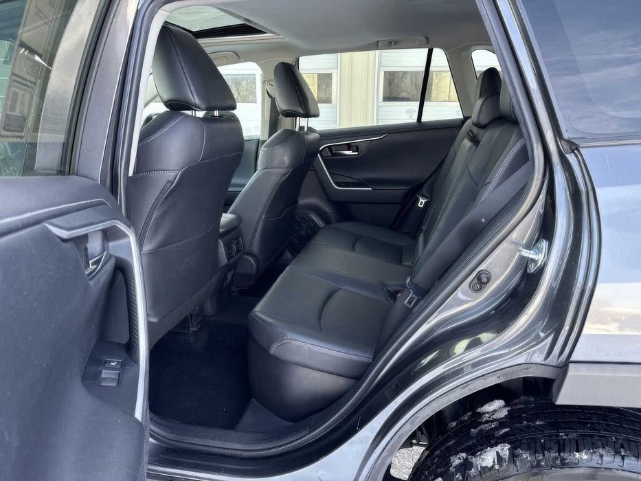 Toyota RAV4 Hybrid Limited      2022