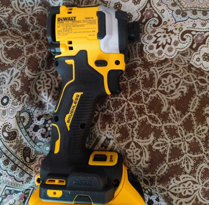 Безщітковий імпакт - шуруповерт DEWALT ударний DCF850B ATOMIC 18V MAX
