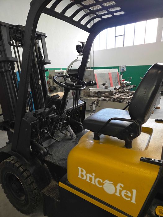 Empilhador 2.5ton em bom estado