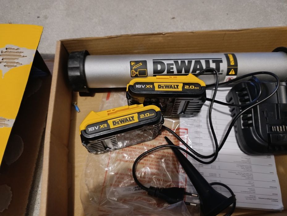 pistola de silicone a bateria DeWalt