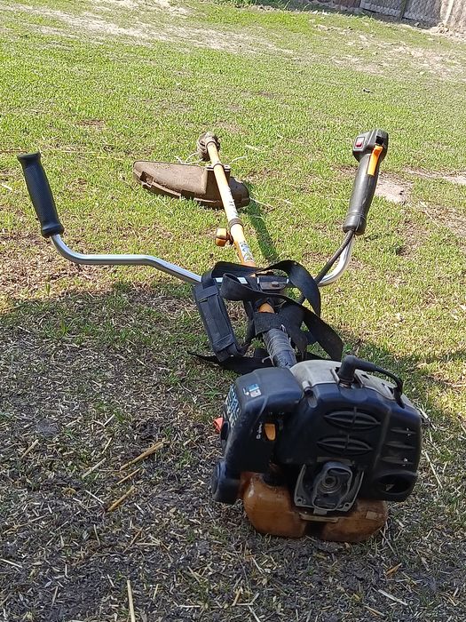 Продам бензокосу нема стартера