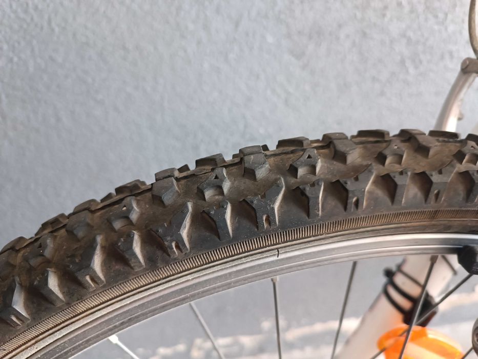 Bicicleta BTT Branca
